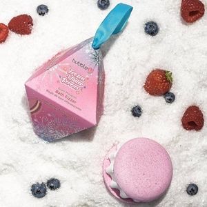 Winter Berries Giant Candy Macaron Bath Bomb Gift Set (150g)